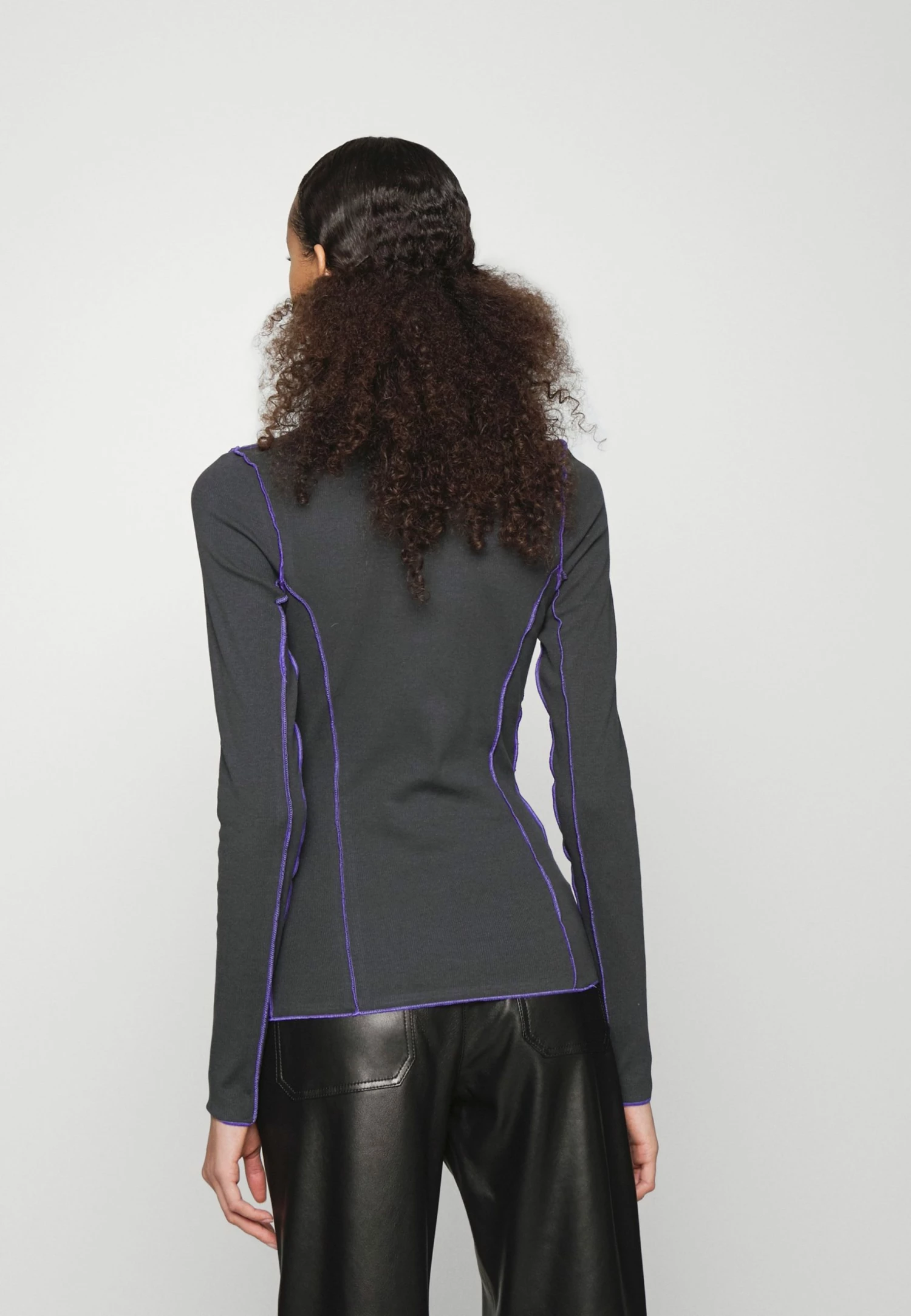 Weekday T-shirt à manches longues Women 5 Weekday T-shirt à manches longues Women – Image 3