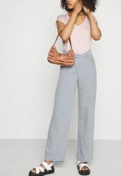 Weekday ALLANIT SKEW TROUSERS - Pantalon classique Women -France Weekday Soldes Boutique 00adc3a1087e420781c75850b0d1a237