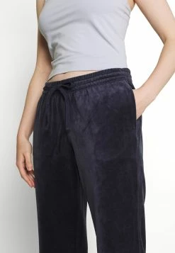 Weekday ROXANNA TROUSERS - Pantalon classique Women -France Weekday Soldes Boutique 027cd77086274d939b2916439b81ee90