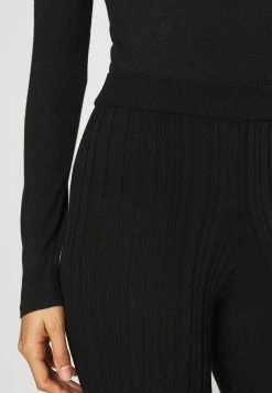 Weekday MOON TROUSERS - Pantalon classique Women -France Weekday Soldes Boutique 0af0e023bd2f4b3aaf03e3bea32d92bc