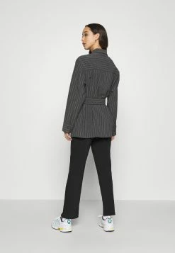 Weekday BEATRIX JACKET - Manteau court Women -France Weekday Soldes Boutique 0d22a61c7da2457488843efb142f246f