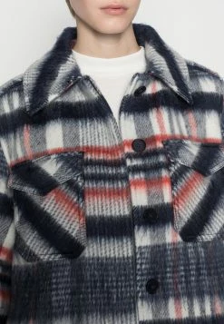 Weekday ISA HAIRY SHORT JACKET - Veste mi-saison Women -France Weekday Soldes Boutique 1a2ee1c9d375422bb3aedd243459d085