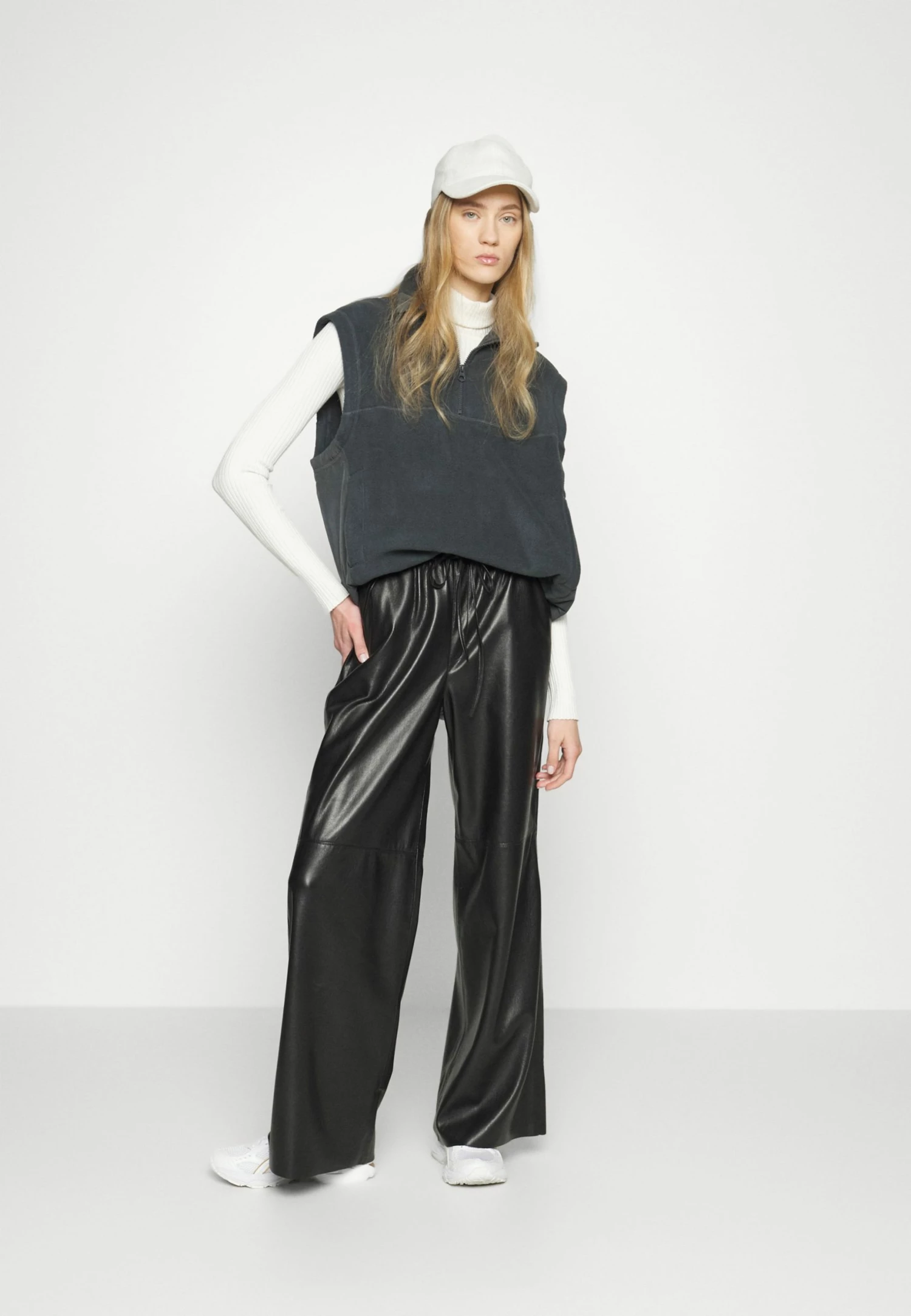 Weekday CRUSH VEST - Sweat polaire Women 4 Weekday CRUSH VEST - Sweat polaire Women – Image 2