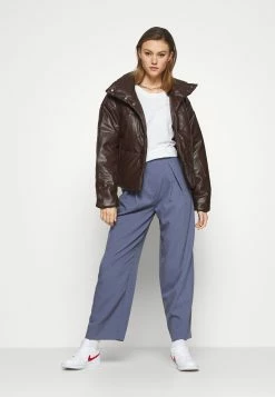 Weekday REBECCA - T-shirt basique Women -France Weekday Soldes Boutique 1dcf661971d5479ca982347e895b692d