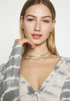 Weekday VIOLA - Gilet Women 13 Weekday VIOLA - Gilet Women -France Weekday Soldes Boutique 1f5481d7a04342d6a8cdf26076388afe