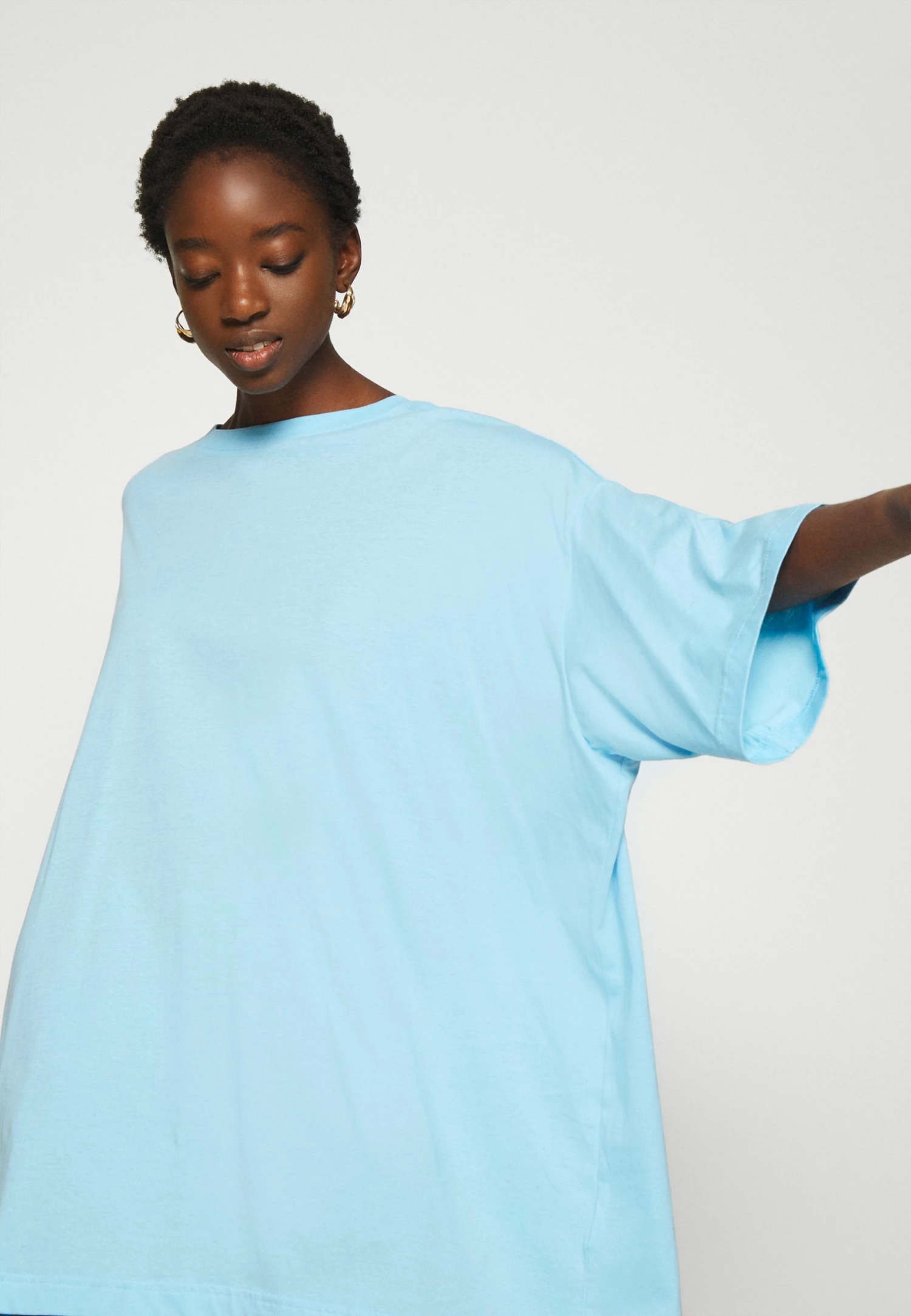 Weekday HUGE - T-shirt basique Women 6 Weekday HUGE - T-shirt basique Women – Image 4