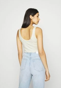 Weekday VIOLA CROP TANK - Débardeur Women -France Weekday Soldes Boutique 245725dfa10343cb95bcb44c3c937be3