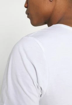 Weekday OLIVER LIGHT - T-shirt basique Men -France Weekday Soldes Boutique 2a5599f6a7d6423c9167a77141602f06