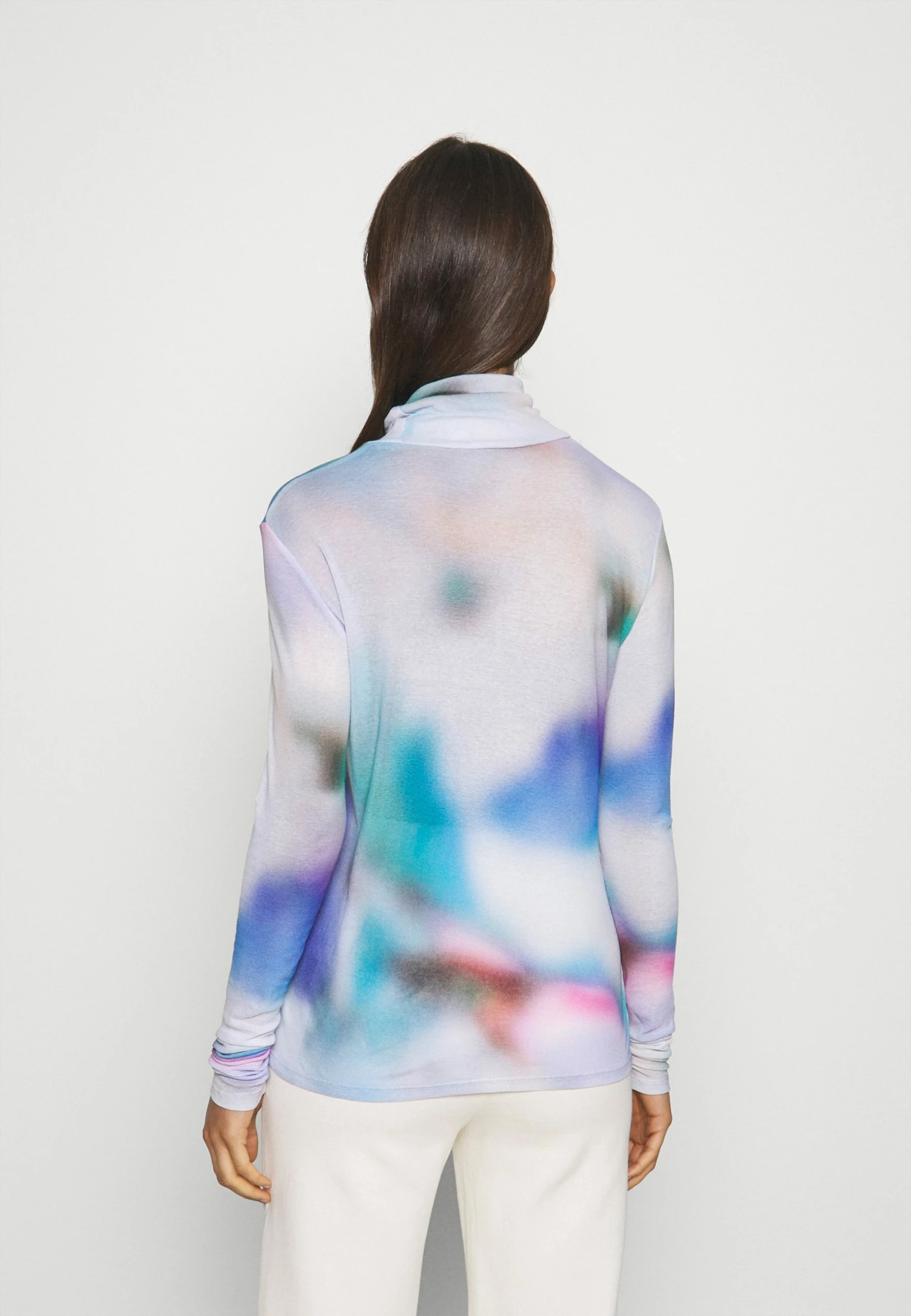 Weekday CHIE PRINTED TURTLENECK - T-shirt à manches longues Women 5 Weekday CHIE PRINTED TURTLENECK - T-shirt à manches longues Women – Image 3