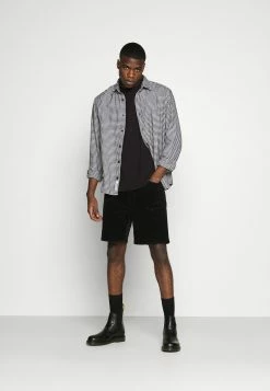 Weekday T-shirt basique Men 23 Weekday T-shirt basique Men -France Weekday Soldes Boutique 346482993a6a48c49c739bd5d5635787