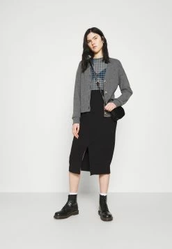 Weekday SENA LONG SLEEVE - T-shirt à manches longues Women 9 Weekday SENA LONG SLEEVE - T-shirt à manches longues Women -France Weekday Soldes Boutique 353fd1a7927d4b3993dc68fb89fd017f