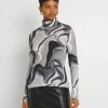 Weekday CHIE PRINTED TURTLENECK - T-shirt à manches longues Women