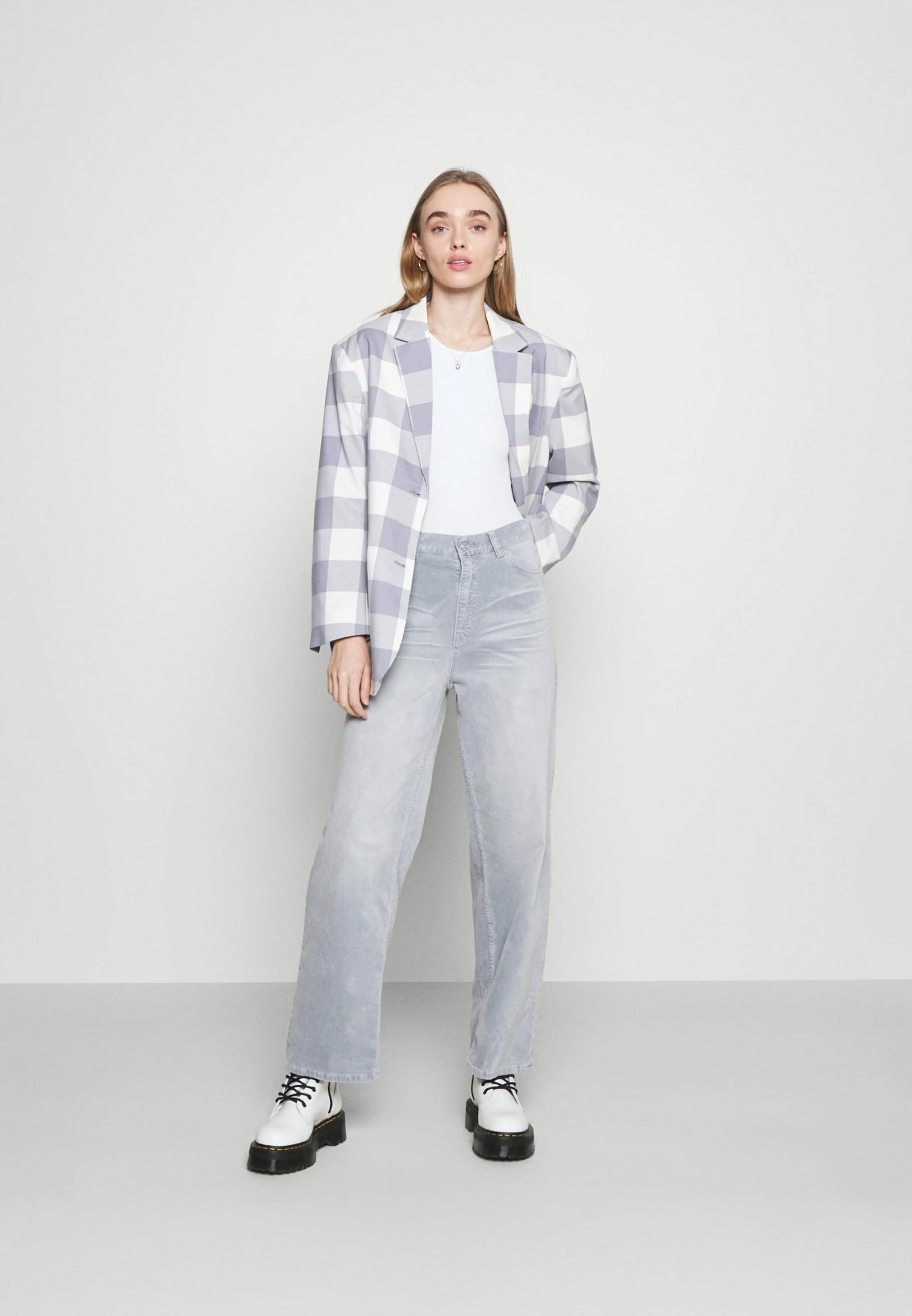 Weekday LASHES OVERSIZED TROUSERS - Pantalon classique Women 4 Weekday LASHES OVERSIZED TROUSERS - Pantalon classique Women – Image 2