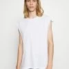 Weekday SLY TANKTOP - T-shirt basique Men 2 Weekday SLY TANKTOP - T-shirt basique Men -France Weekday Soldes Boutique 4a5186a3346d430ead85bb42408b2b96