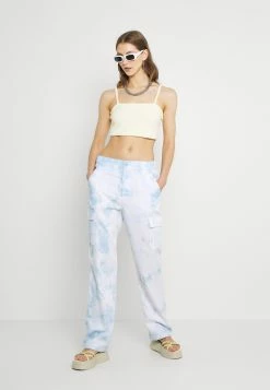 Weekday BRAVO CROP STRAP - Débardeur Women 9 Weekday BRAVO CROP STRAP - Débardeur Women -France Weekday Soldes Boutique 4bfcea5a6bbe4ff6befc29cb08892606