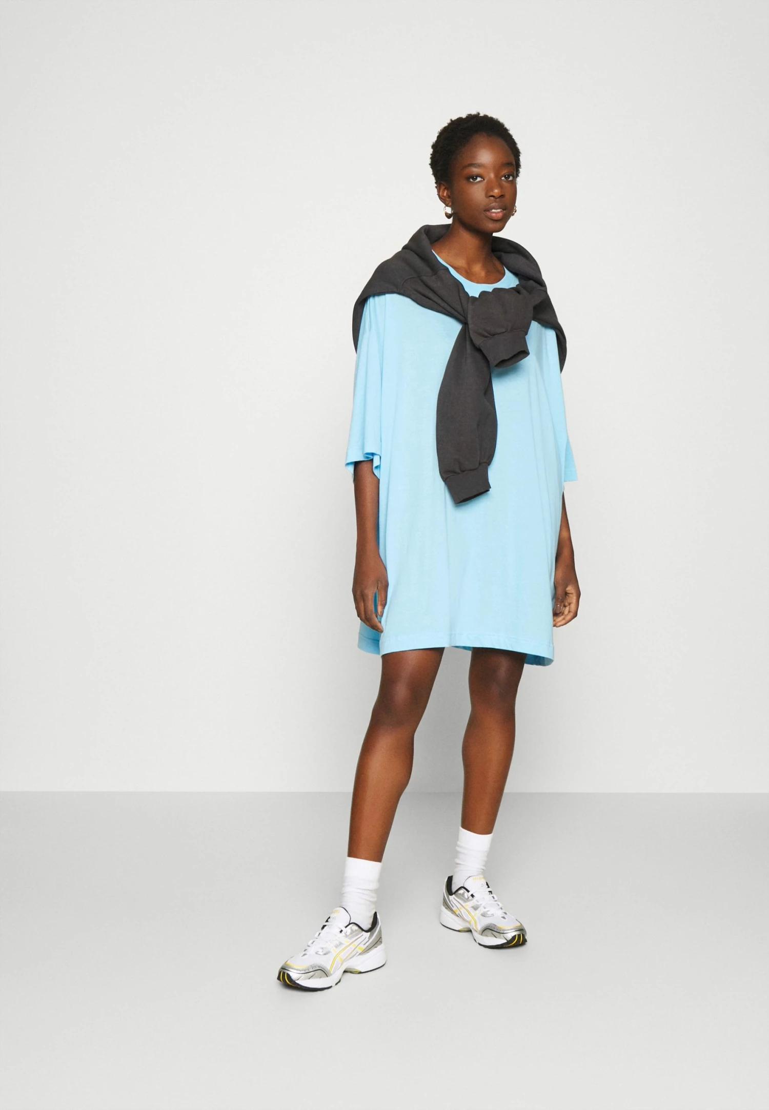 Weekday HUGE - T-shirt basique Women 4 Weekday HUGE - T-shirt basique Women – Image 2