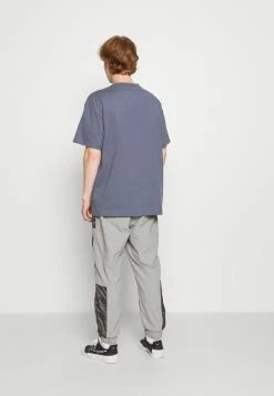 Weekday T-shirt basique Men -France Weekday Soldes Boutique 62fcec7e20564ad6b8264b96f2610325