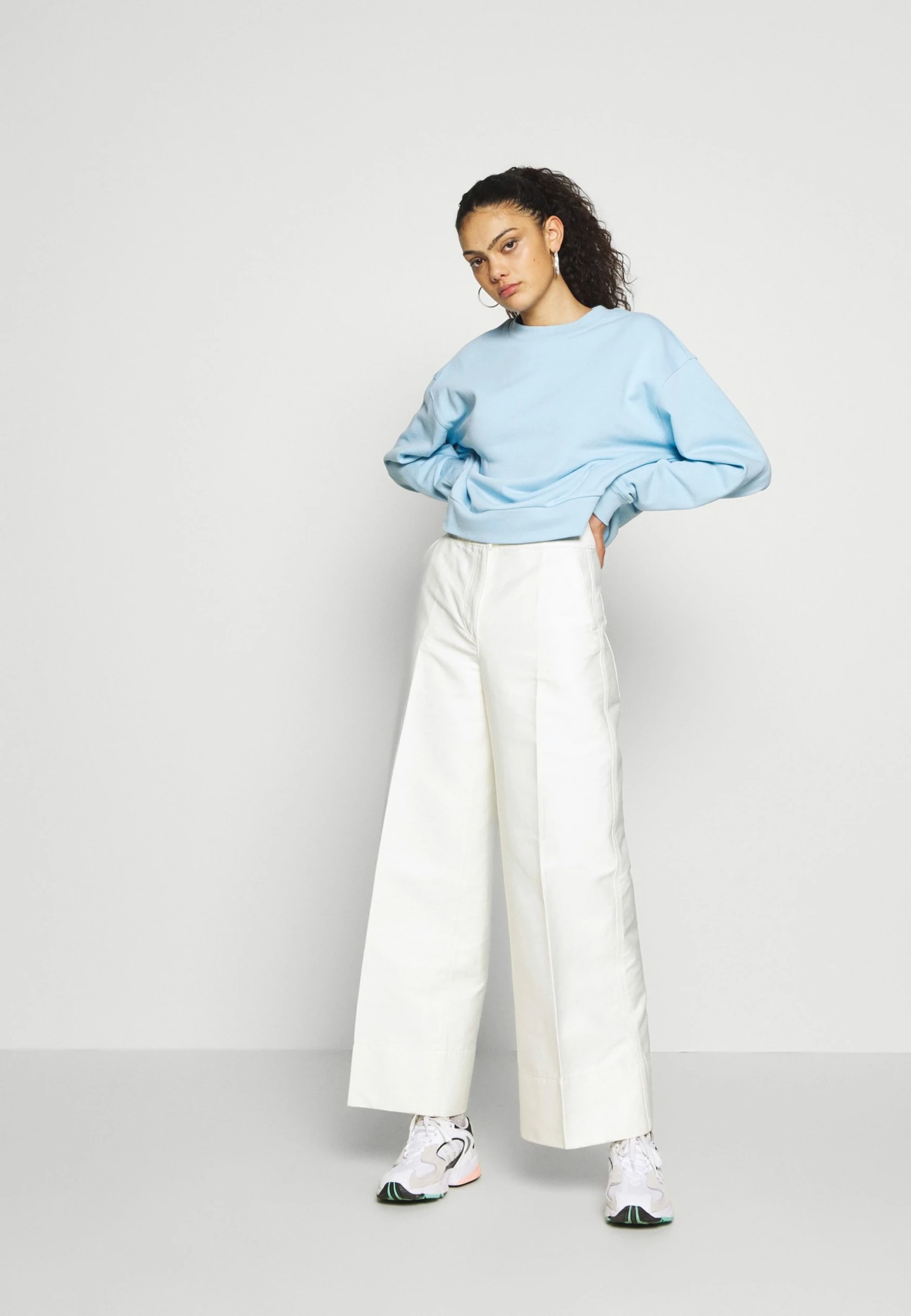 Weekday HUGE CROPPED - Sweatshirt Women 4 Weekday HUGE CROPPED - Sweatshirt Women – Image 2