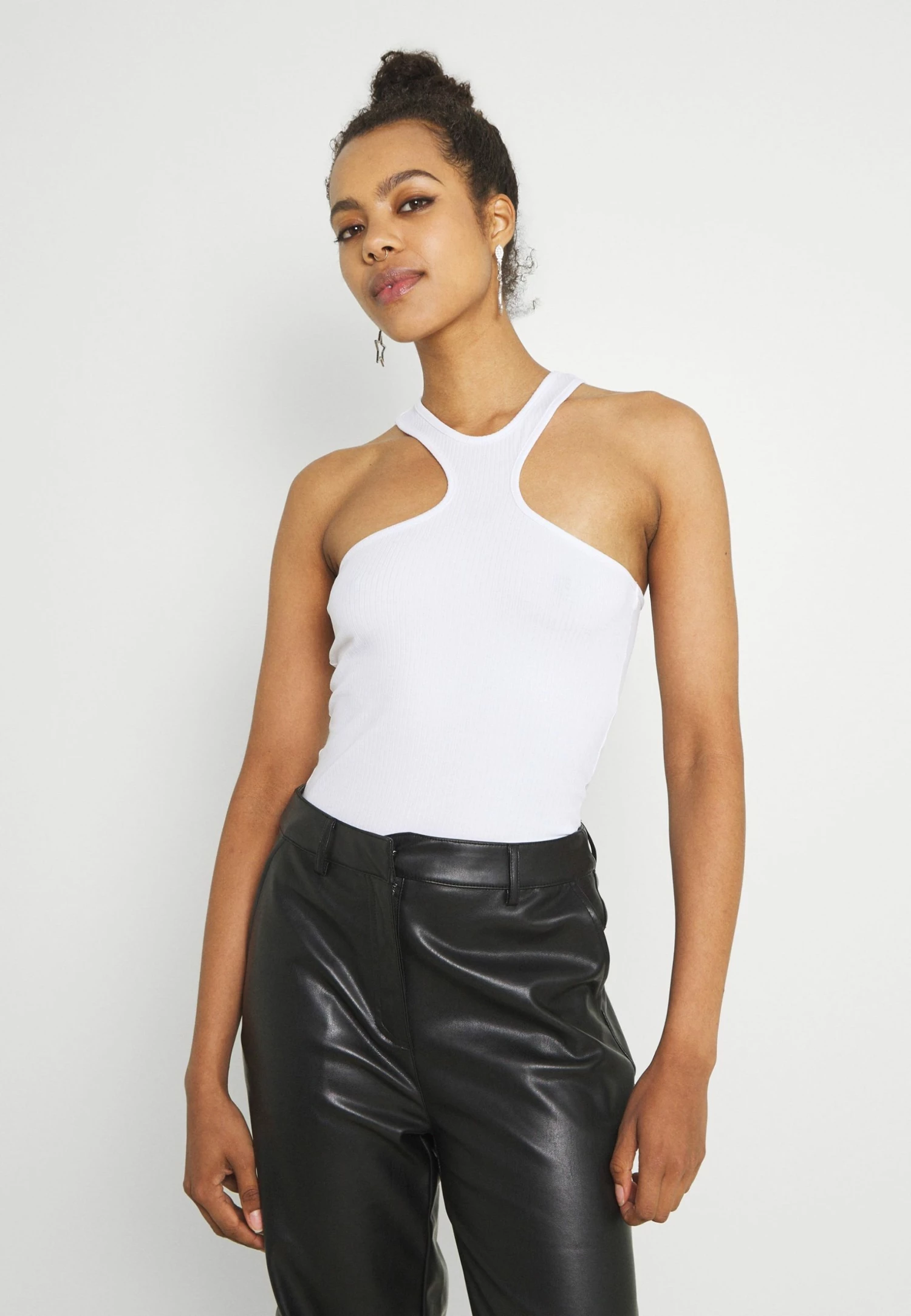 Weekday SUPER RACERFRONT 2 PACK - Débardeur Women 4 Weekday SUPER RACERFRONT 2 PACK - Débardeur Women – Image 2