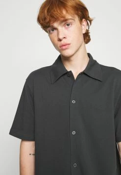 Weekday PASS SHORTSLEEVE - Chemise Men -France Weekday Soldes Boutique 720afaeac5754c44bec44fe326ca40b2