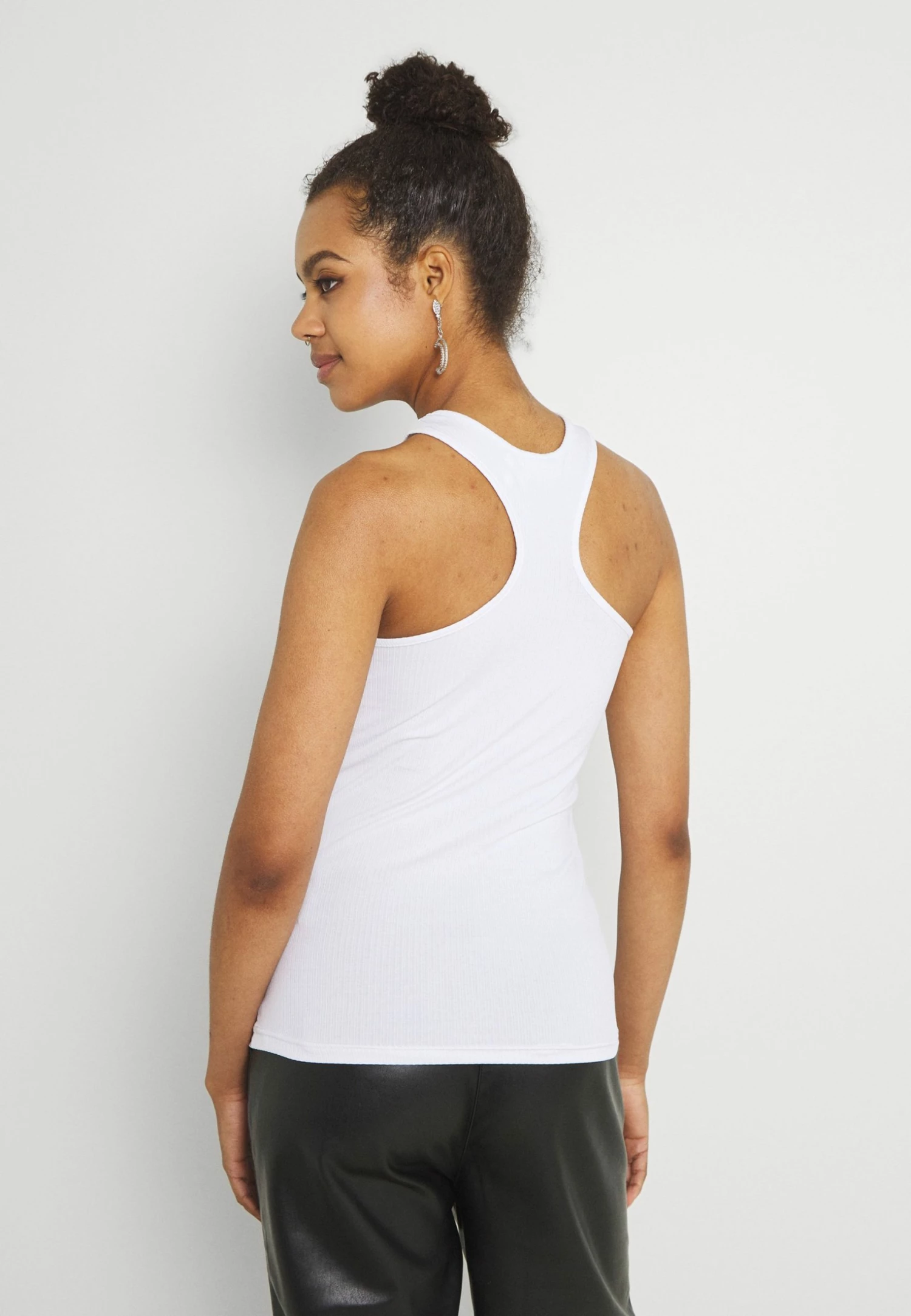 Weekday SUPER RACERFRONT 2 PACK - Débardeur Women 6 Weekday SUPER RACERFRONT 2 PACK - Débardeur Women – Image 4