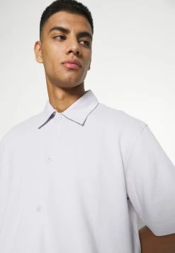 Weekday PASS SHORTSLEEVE - Chemise Men -France Weekday Soldes Boutique 7b377d05c8e34ed5b8a4aa395dc8f281