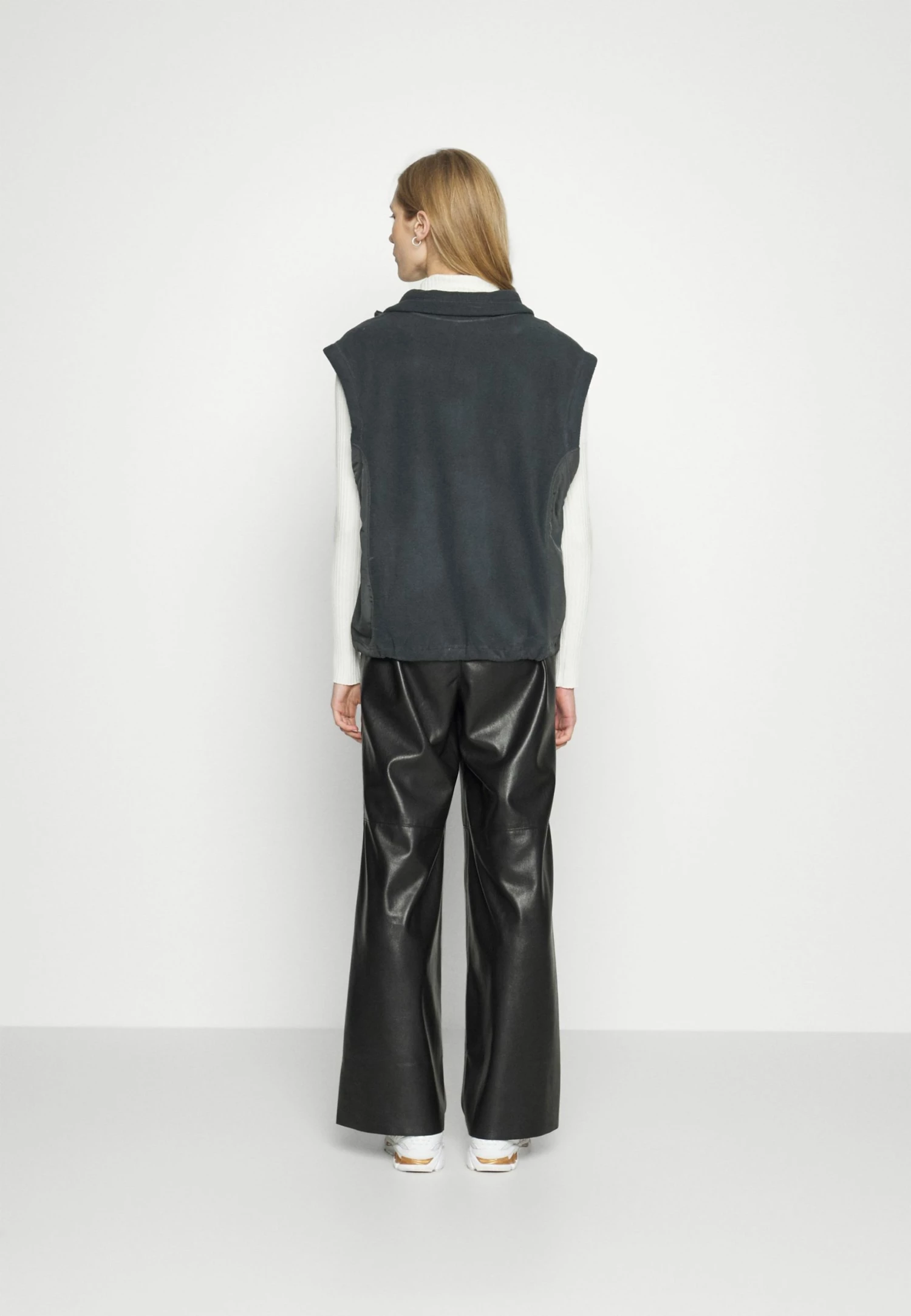 Weekday CRUSH VEST - Sweat polaire Women 5 Weekday CRUSH VEST - Sweat polaire Women – Image 3