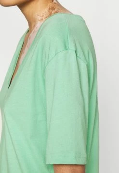 Weekday LAST V NECK - T-shirt basique Women -France Weekday Soldes Boutique 844a4bf23b984c5890065afe75f3ec25