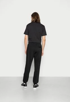 Weekday SEBBE NARROW - Pantalon de survêtement Men 10 Weekday SEBBE NARROW - Pantalon de survêtement Men -France Weekday Soldes Boutique 86c69fd2563d4748853c83205bd7f04b