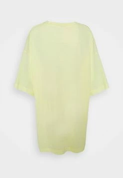 Weekday HUGE - T-shirt basique Women 34 Weekday HUGE - T-shirt basique Women -France Weekday Soldes Boutique 879eca1601ab4d8b8ddec62e776e63f9