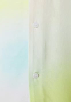 Weekday UNISEX COFFEE BLURRY SHORT SLEEVE SHIRT - Chemisier All -France Weekday Soldes Boutique 8aa3511691b6449d8a8ebf5be6d62d0f