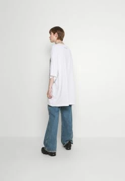 Weekday HUGE - T-shirt imprimé Women -France Weekday Soldes Boutique 8b2e3fdba40147f5a3f90f557c2df0a6