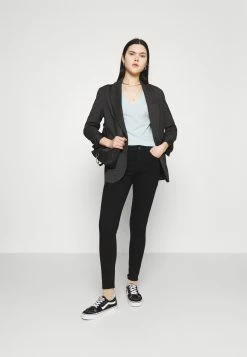 Weekday LAST V NECK - T-shirt basique Women -France Weekday Soldes Boutique 96b80a5ac03f4eaf8ed493fae1265f1e