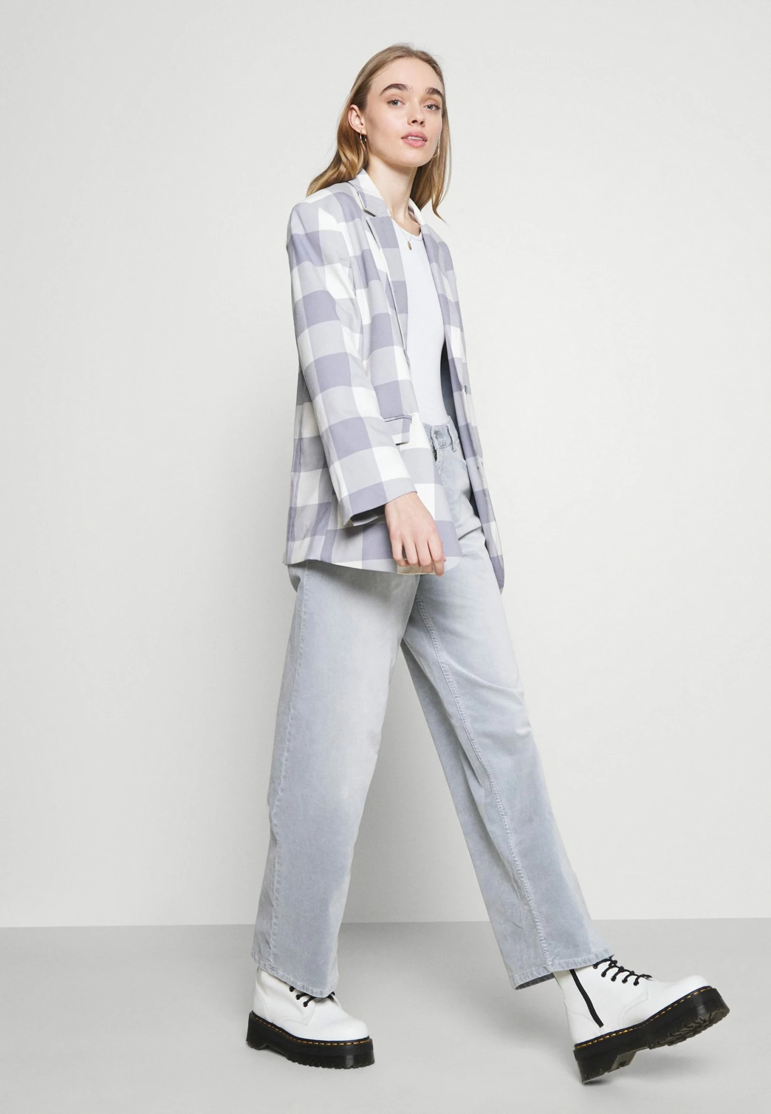 Weekday LASHES OVERSIZED TROUSERS - Pantalon classique Women 6 Weekday LASHES OVERSIZED TROUSERS - Pantalon classique Women – Image 4