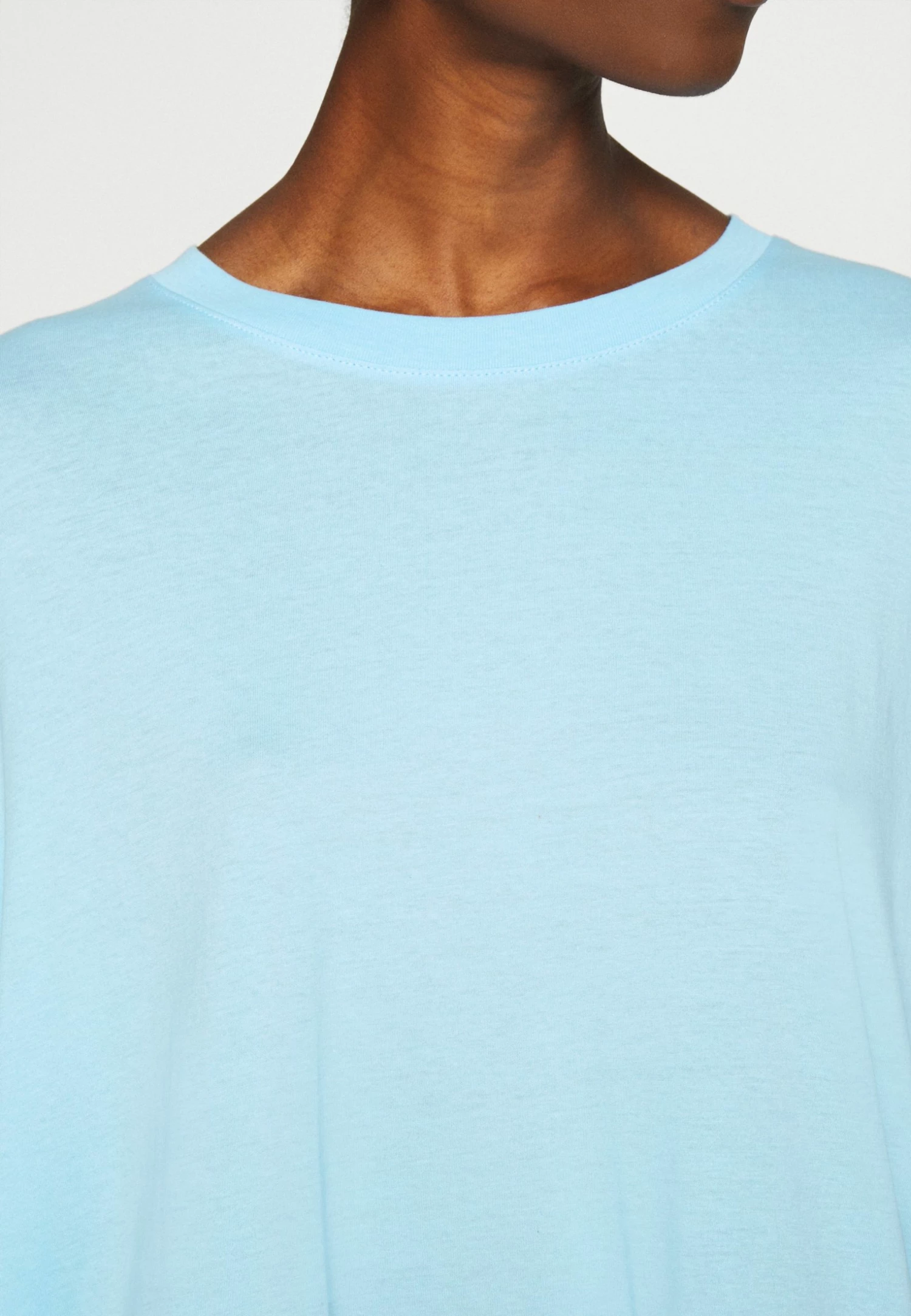 Weekday HUGE - T-shirt basique Women 8 Weekday HUGE - T-shirt basique Women – Image 6