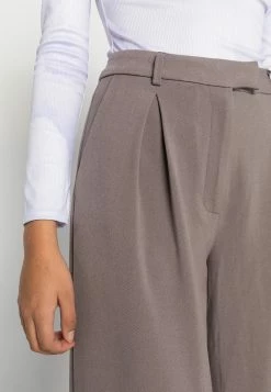 Weekday LILAH WINTER TROUSERS - Pantalon classique Women -France Weekday Soldes Boutique aaa7cacd026448dc9345a8d66094c066