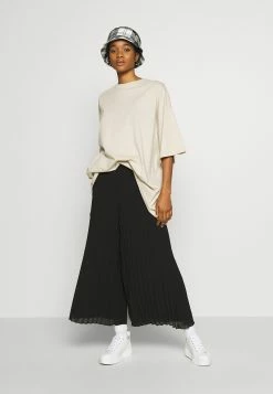 Weekday HUGE - T-shirt basique Women 10 Weekday HUGE - T-shirt basique Women -France Weekday Soldes Boutique ab9135b49f2e434d9942914d051f426a