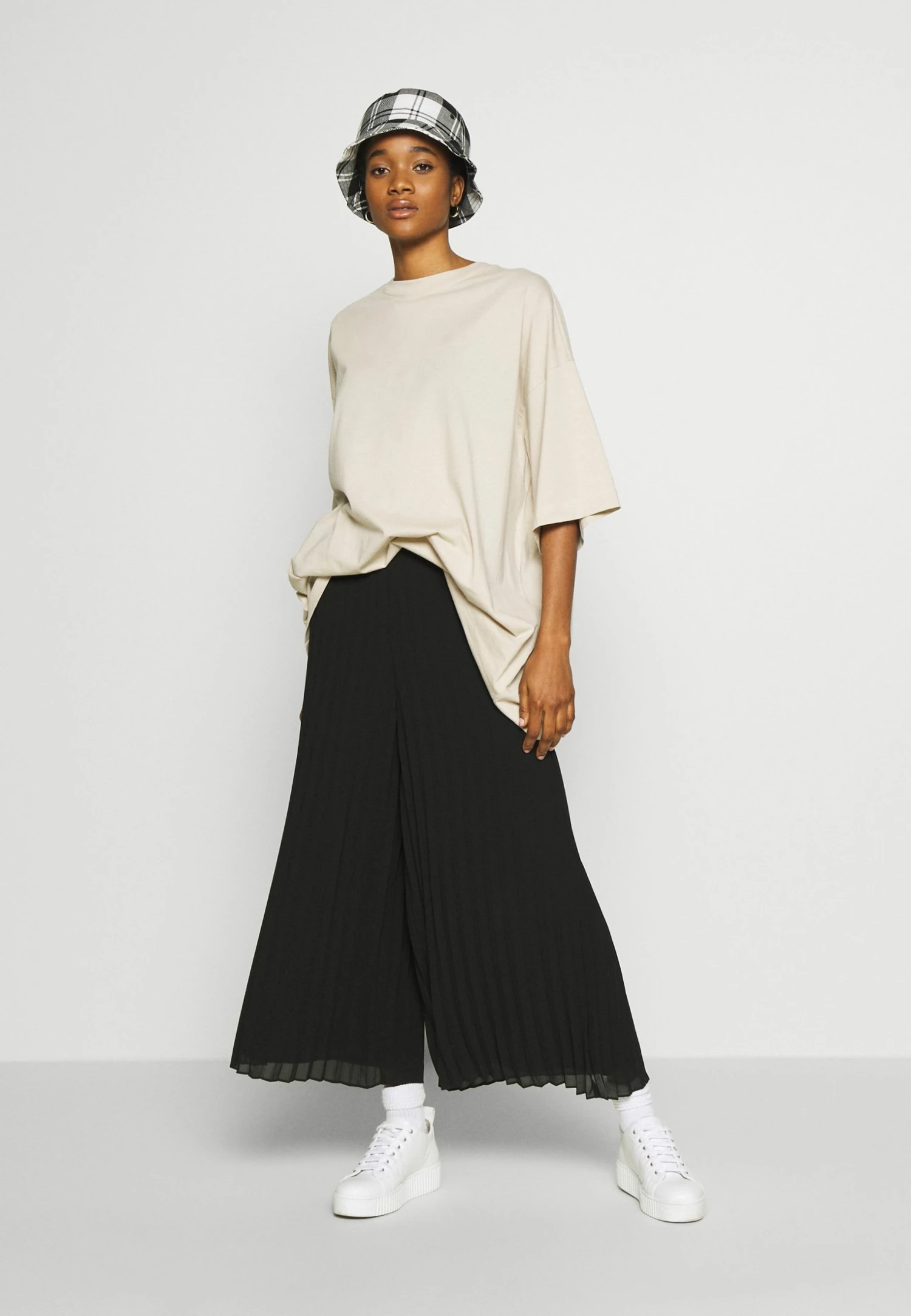 Weekday HUGE - T-shirt basique Women 4 Weekday HUGE - T-shirt basique Women – Image 2