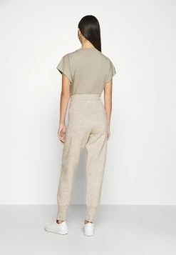 Weekday AMBA - Pantalon de survêtement Women 11 Weekday AMBA - Pantalon de survêtement Women -France Weekday Soldes Boutique ad82b56c9df34263a52a8c579ecd2fda