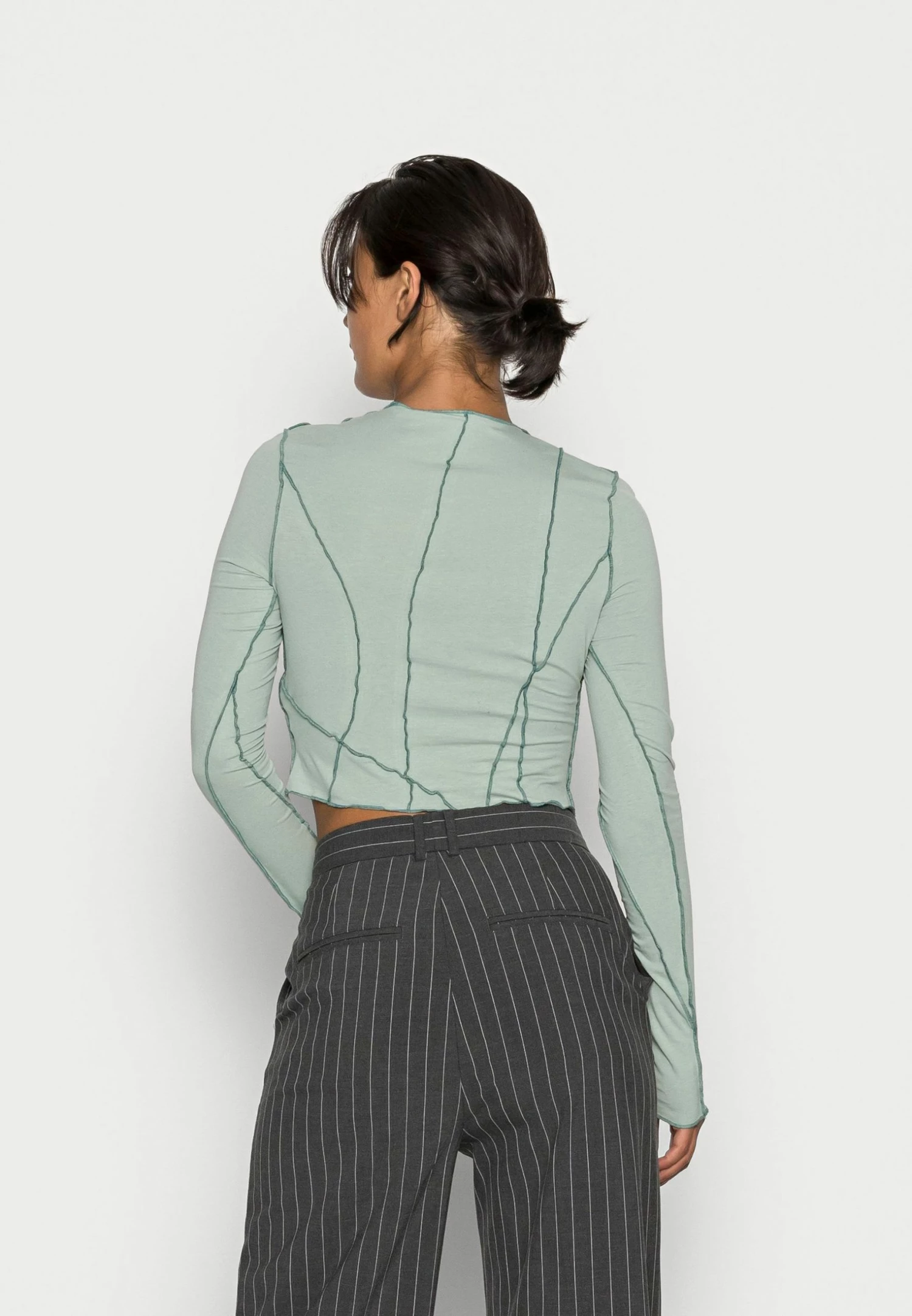 Weekday SIERRA CROP LONG SLEEVE - T-shirt à manches longues Women 5 Weekday SIERRA CROP LONG SLEEVE - T-shirt à manches longues Women – Image 3