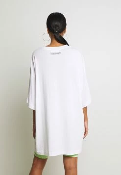 Weekday HUGE - T-shirt imprimé Women 18 Weekday HUGE - T-shirt imprimé Women -France Weekday Soldes Boutique bb1eb3caecbd4e37ad17e87add9ef5fb