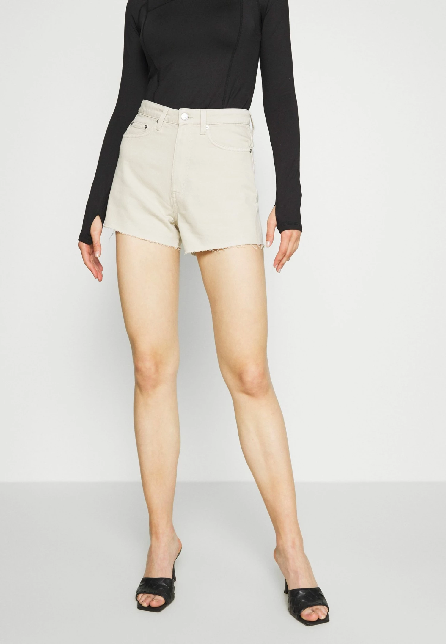 Weekday ROWE - Short en jean Women 3 Weekday ROWE - Short en jean Women