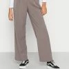 Weekday LILAH WINTER TROUSERS - Pantalon classique Women 1 Weekday LILAH WINTER TROUSERS - Pantalon classique Women -France Weekday Soldes Boutique c20f9f0828a24fe5abc072a503ee3027