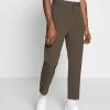 Weekday MARD TROUSERS - Pantalon classique Men 1 Weekday MARD TROUSERS - Pantalon classique Men -France Weekday Soldes Boutique c220477576984f91960b40ecee548736