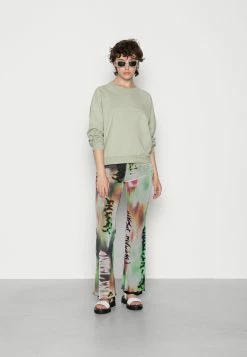 Weekday CECILE - Pantalon classique Women -France Weekday Soldes Boutique c2a522f925544e7d90e3956b571c51cf