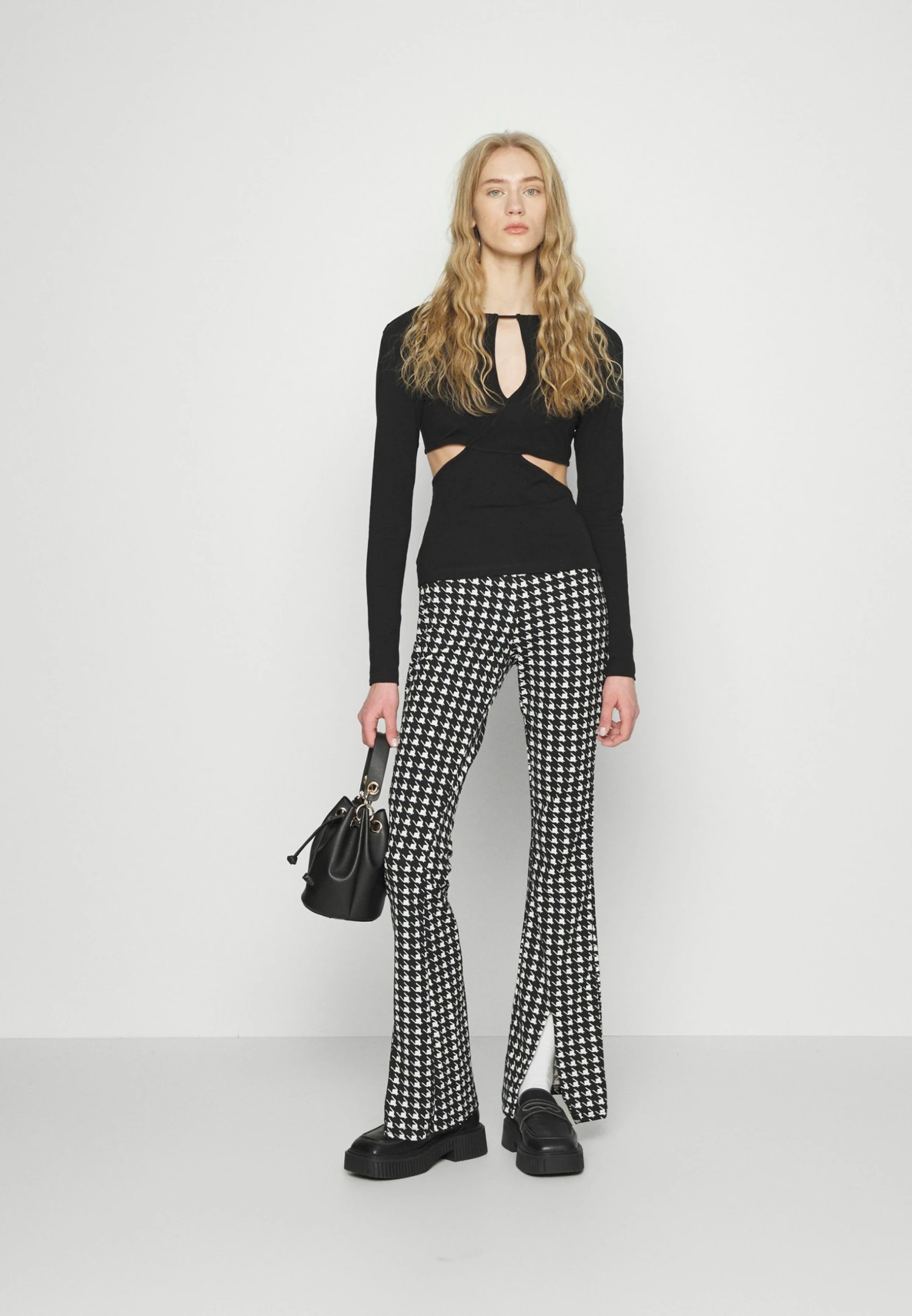 Weekday PLENTY CUT OUT LONG SLEEVE - T-shirt à manches longues Women 4 Weekday PLENTY CUT OUT LONG SLEEVE - T-shirt à manches longues Women – Image 2