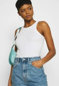 Weekday DANDY - Short en jean Women -France Weekday Soldes Boutique d26152c3e9144732965d1fa8049968d7