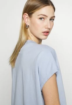 Weekday PRIME - T-shirt basique Women -France Weekday Soldes Boutique d4fdbd83c17445daacc49f59c2723cd5