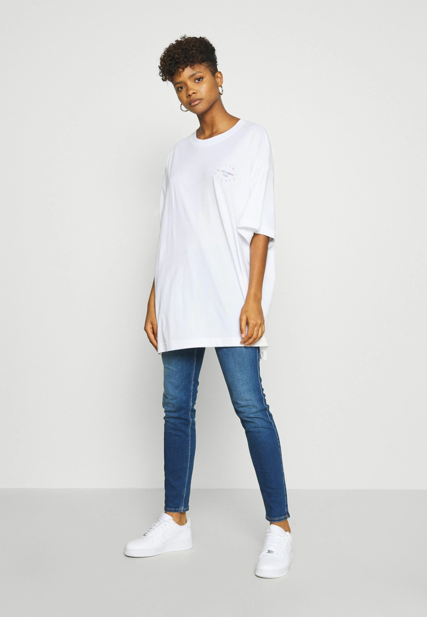 Weekday HUGE - T-shirt imprimé Women 4 Weekday HUGE - T-shirt imprimé Women – Image 2