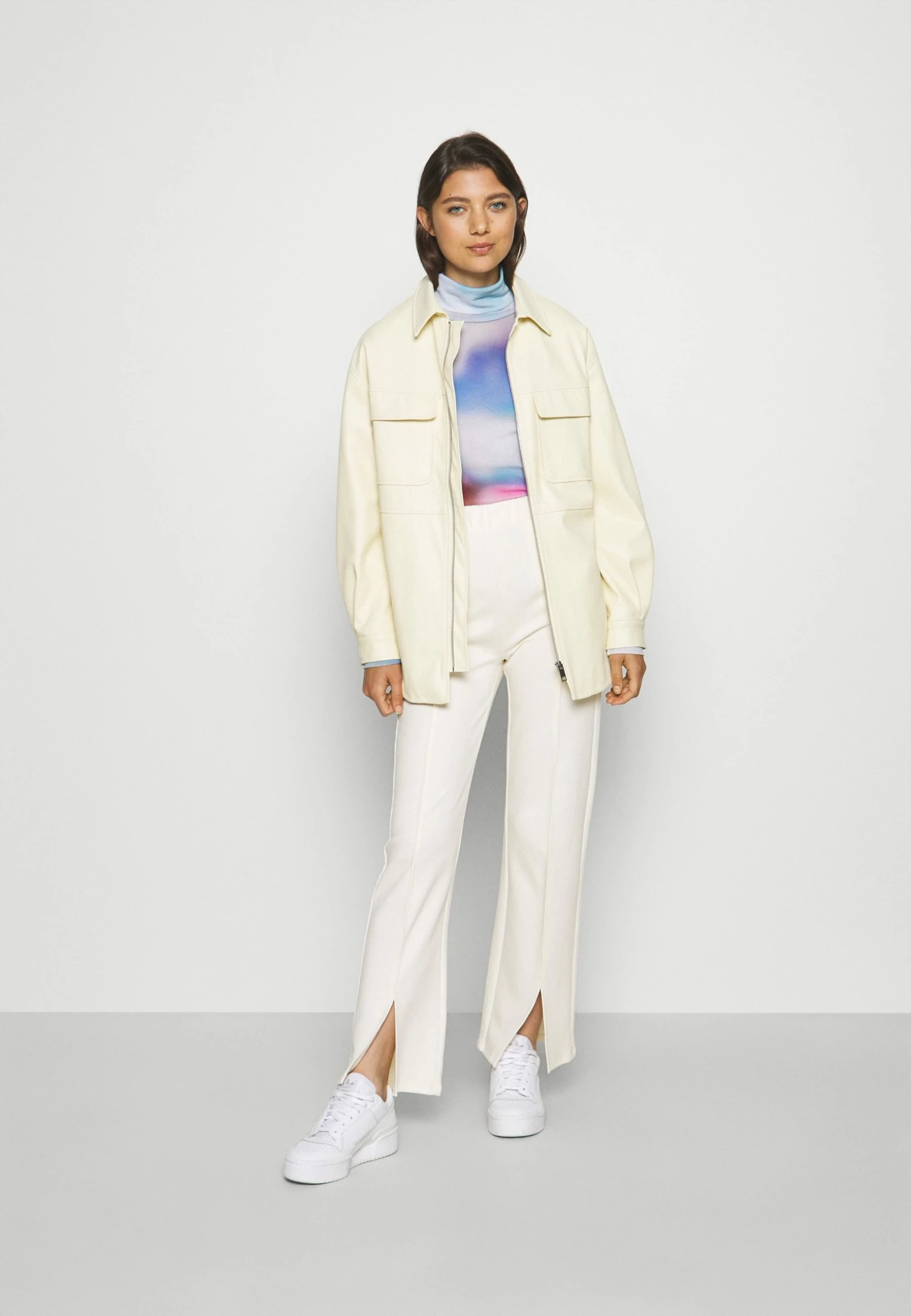 Weekday CHIE PRINTED TURTLENECK - T-shirt à manches longues Women 4 Weekday CHIE PRINTED TURTLENECK - T-shirt à manches longues Women – Image 2